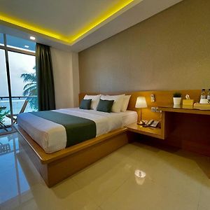 Deluxe  King Room Male only